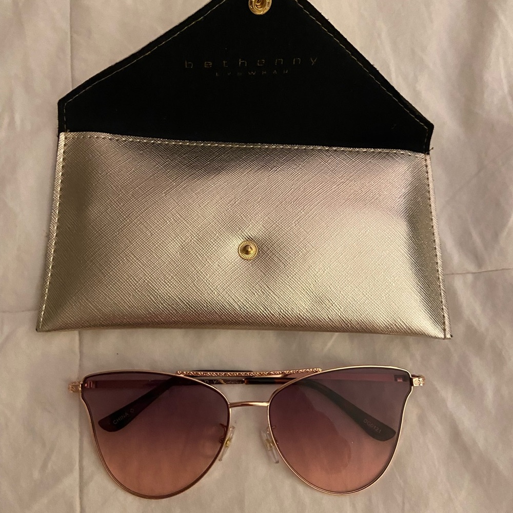 Bethenny Frankel Cateye sunglasses